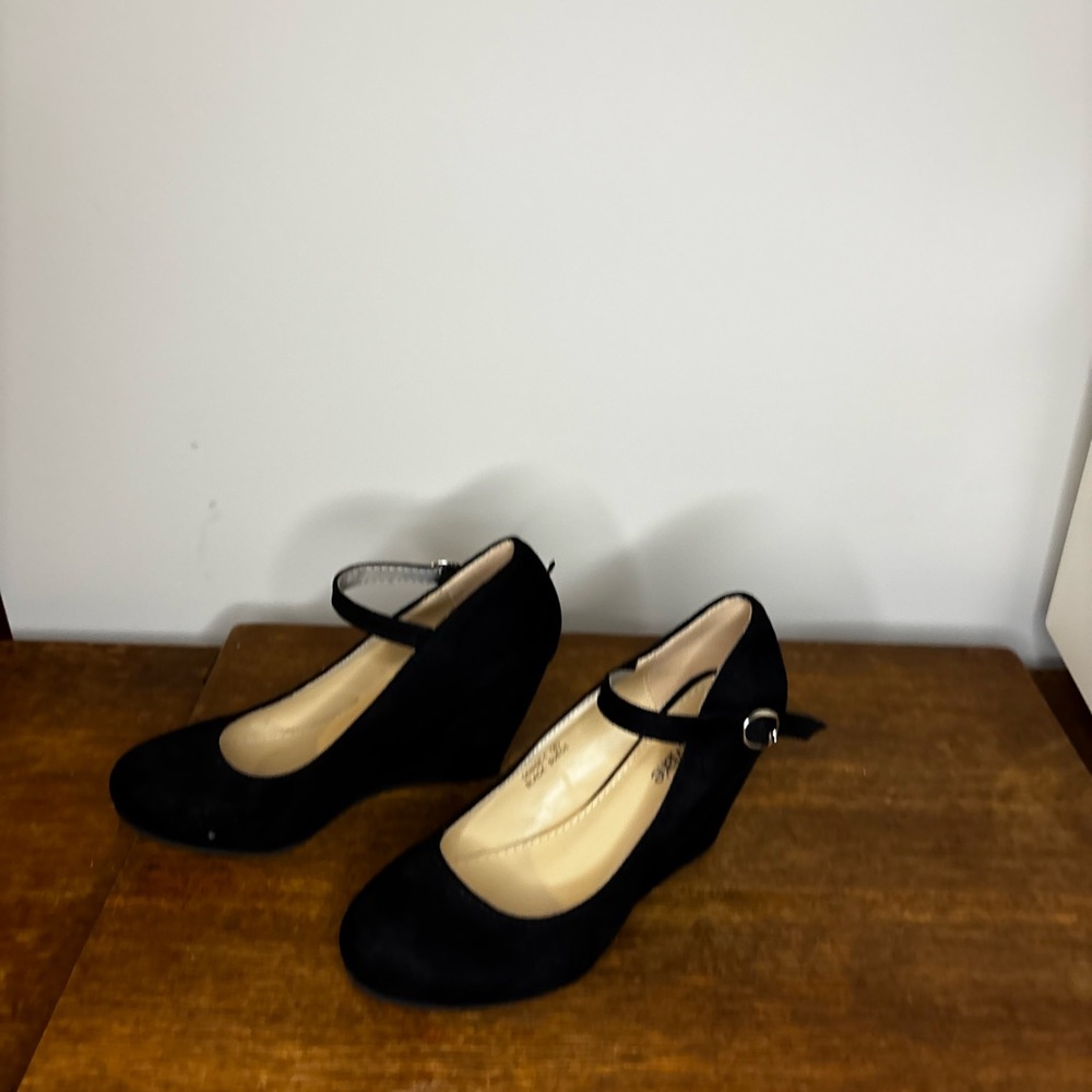 Black Wedge Mary Jane Shoes, 6.5 - Picture 6 of 6